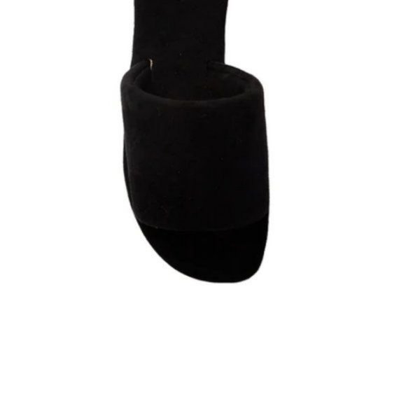 !! NEW !! Super Soft Slide Sandals in Black - Picture 4 of 9